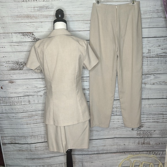 Elegant Beige Women's Pantsuit - Picture 3 of 8